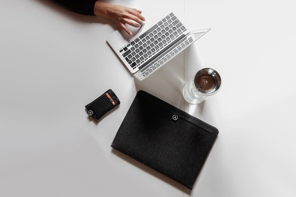 Aecraft Macbook Sleeve by Carmen van Brabant #modern #design #minimalism #minimal #leibal #minimalist