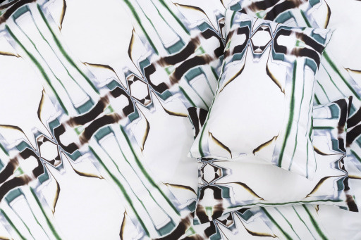 Laura Knoops — Graphic Design, Textile & Video ZigZagZurich #bedding #knoops #pattern #zigzag #video #textile #bed #linen #zurich