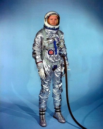 File:Neil Armstrong in Gemini G-2C training suit.jpg - Wikipedia, the free encyclopedia #neil #nasa #space #armstrong #suit