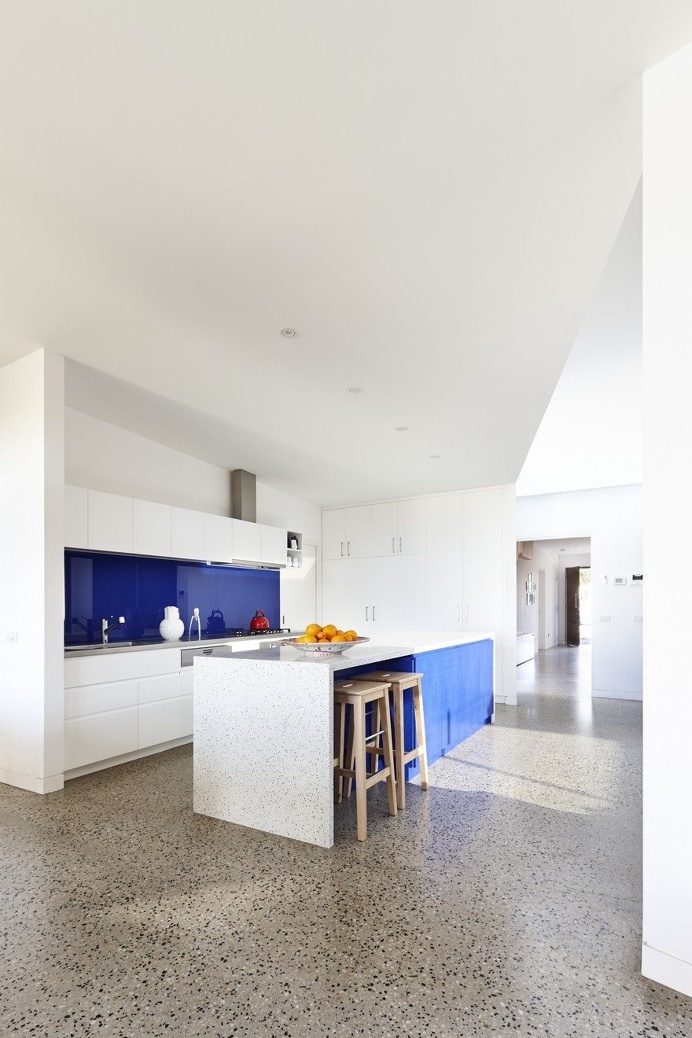Hemp House is Built of Rammed Earth, Timber and Hempcrete Walls 5
