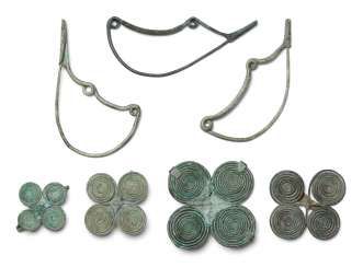 4 four-spiral fibulae and 3 snake brooches