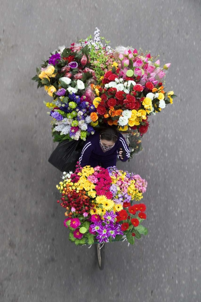The Street Vendors in Hanoi from Above by Loes Heerink