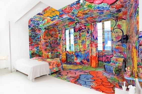 TILT AVP003_906 565x376 #graffiti #hotel #cozy