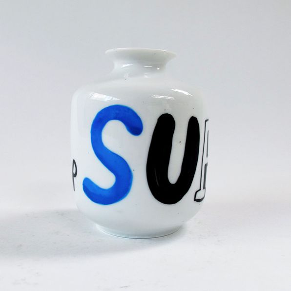 This week I need some SUPERPOWER! Porcelain Vase from my time travel series. . . . . #porcelain #vase #lettering #superpower #superpowers #ceramics #ceramic #object #pop #carolinloebbert #kpm #königlicheporzellanmanufaktur