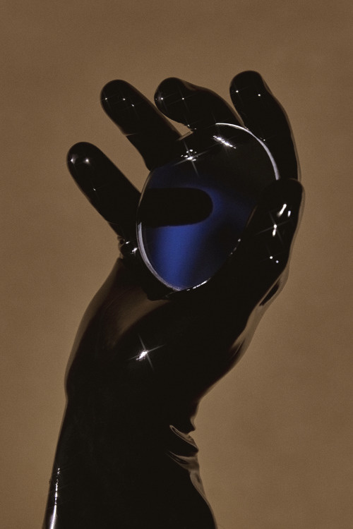 anatheine: "Dark gloves Anaïs Berthelot & Robin Guittat "