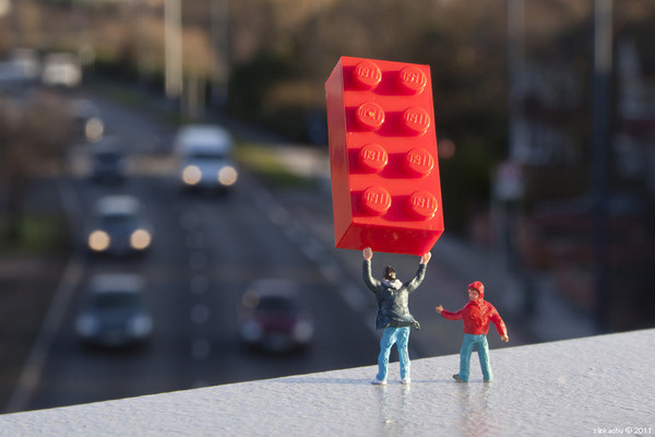 Slinkachu_little_people_street_art_1 #miniature #diorama #art