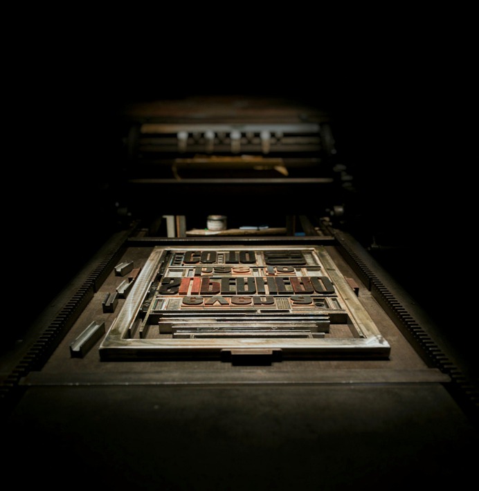 https://lillstreet.com/blog/wp-content/uploads/2018/12/Letterpress-art-class-Chicago.jpg