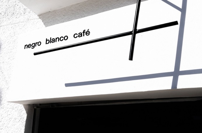 Negroblanco Cafe - Mindsparkle Mag Yeye Design designed the branding for Negro Blanco Café. #logo #packaging #identity #branding #design #color #photography #graphic #design #gallery #blog #project #mindsparkle #mag #beautiful #portfolio #designer