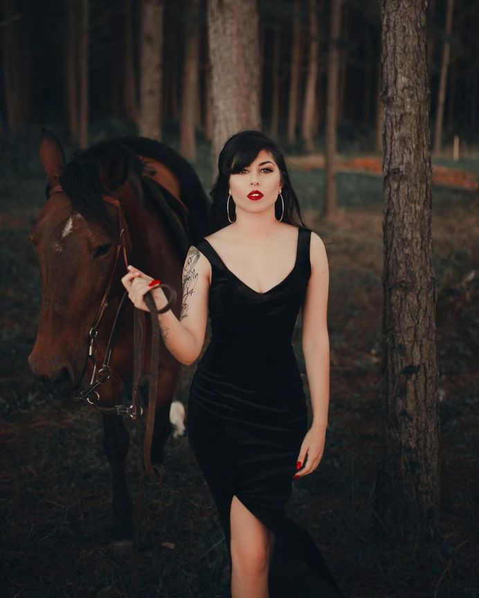 Gorgeous Lifestyle Portrait Photography by Isadora Brigido