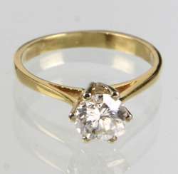 Ring brilliant solitaire 0.92 ct. Yellow gold 585