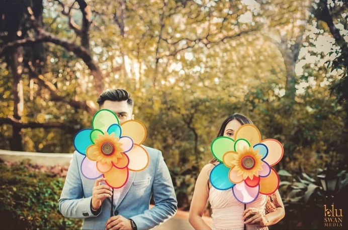 Capture The Fun With These 40 'Fun'-tastic Prewedding Photoshoot Prop Ideas