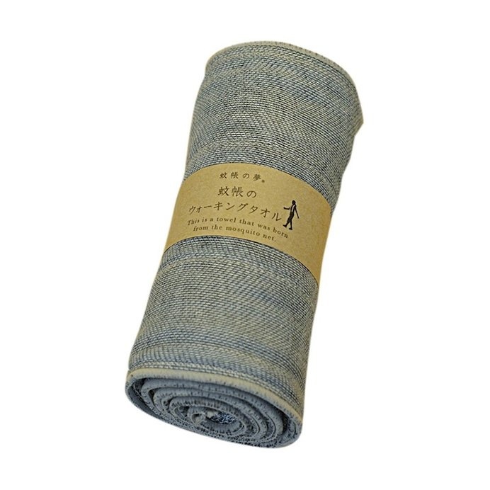 The Nawrap Binchotan Gym towel is infused with binchotan, a traditional Japanese charcoal that is known for its antimicrobial and anti-odor