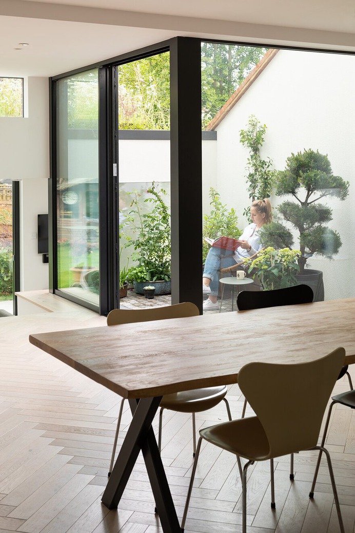 London Courtyard House Fully Refurbished by Fraher and Findlay