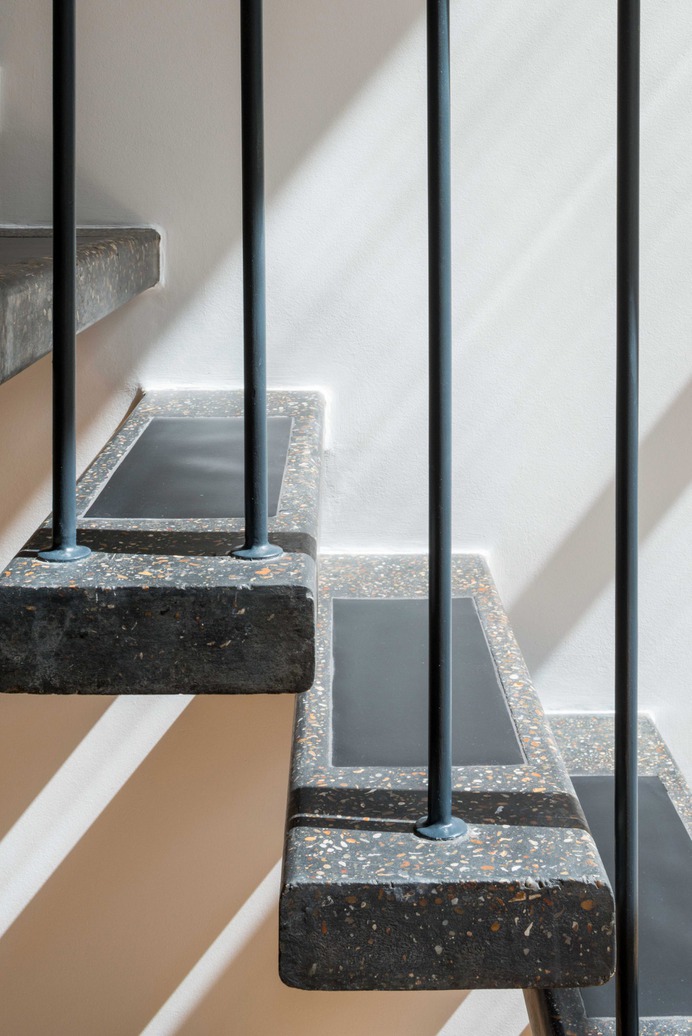 Archmongers renovates Golden Lane flat using primary colours