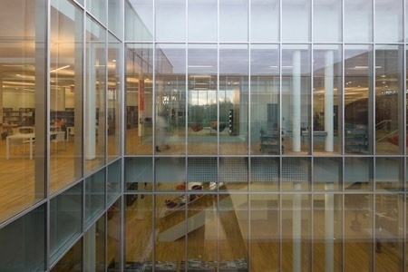 Dezeen » Blog Archive » Médiathèque BDIV de Fougères by Tétrarc #architecture