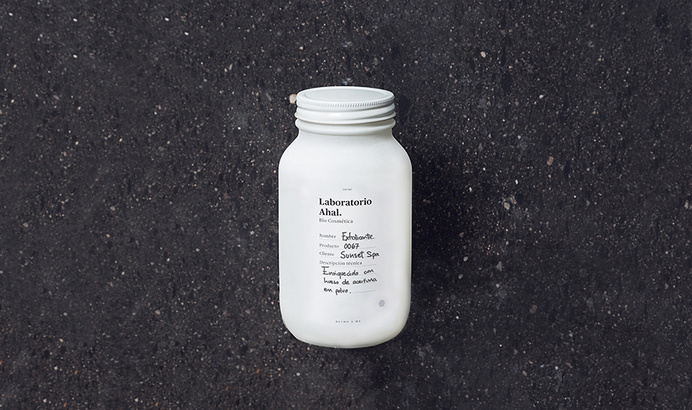 Manifiesto Futura #white #bottle #packaging #label #clean #simple #cosmetics #type