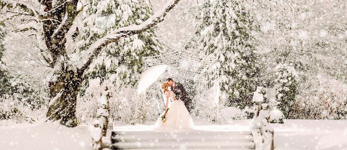 Winter wedding photo ideas are great and exclusive. The pictures with falling snow are so creative. It is a real fairytale for bride, groom and all guests. It is a special season to have your wedding.