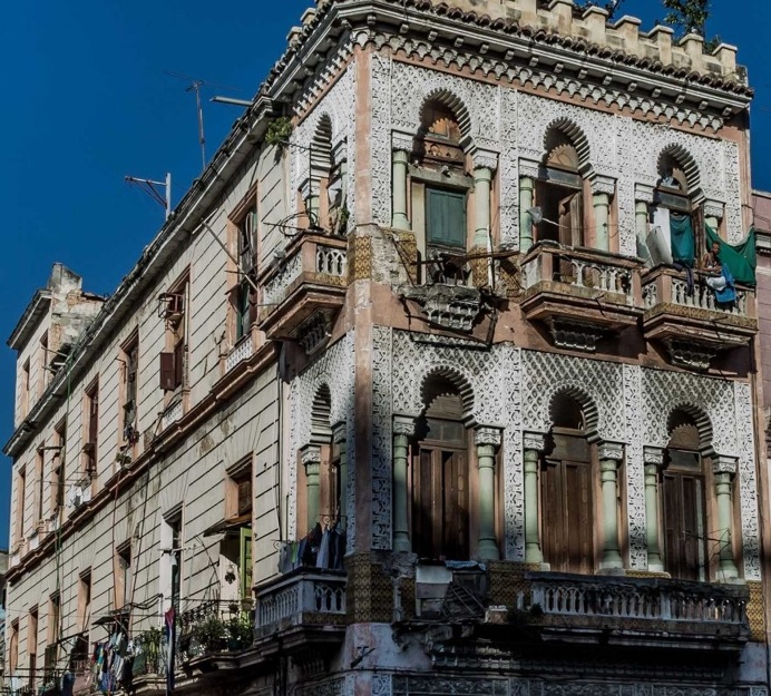 Paula Villa Captures The Beautiful Balconies of Havana, Cuba