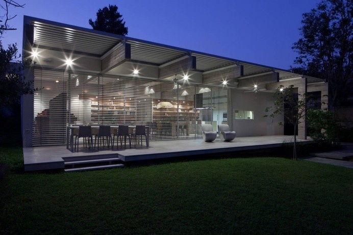 Rectangular-Shaped Single Floor House in Tel Aviv, Israel #modern #tel #aviv #architecture #rectangular-shaped