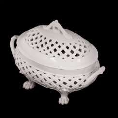 Vase with lid in classical style #Sets #Teasets #Porcelainsets #Antiqueplates #Plates #Wallplates #Figures #Porcelainfigurines #porcelain