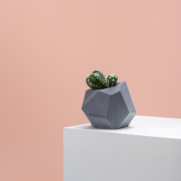 The Marble Shine Collection by frauklarer Presenting: polyhedron planter in gray stone www.frauklarer.com #concrete #concretedesign #marbl
