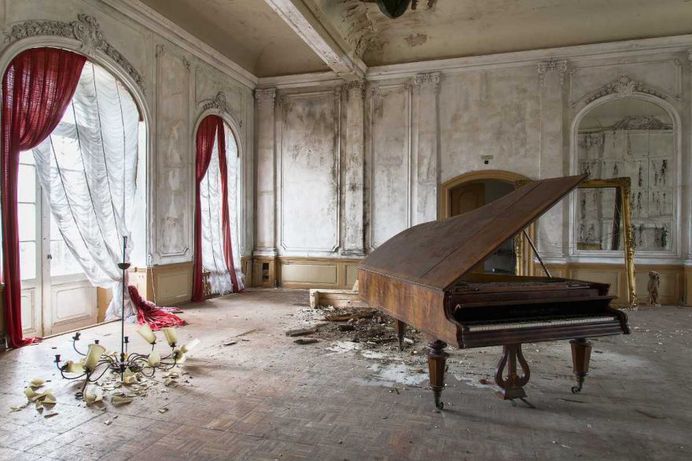 Nicola Bertellotti Explores Fascinating Abandoned Castles Across Europe