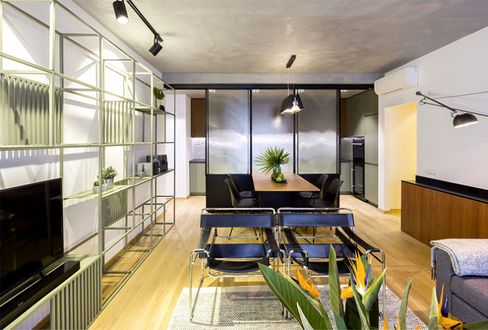 Bachelor's Apartment Features Glass and Steel Structures that Give Modern Vibe - InteriorZine