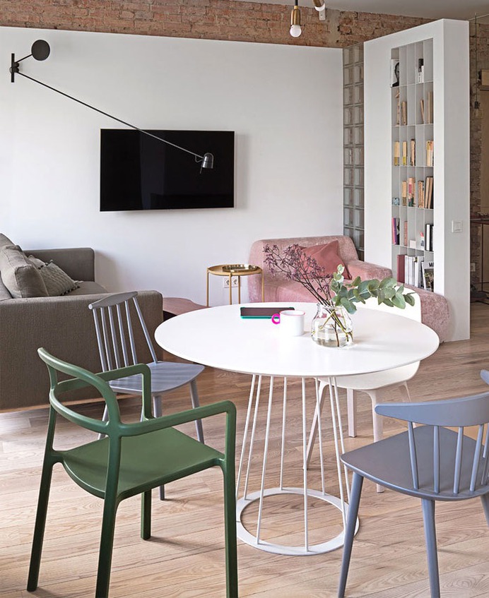 Small Urban Chic Apartment by Olha Wood - InteriorZine
