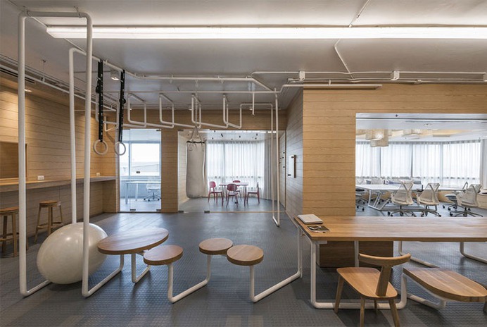 40 Office and Home Gym Ideas – Get Back on Track After the Holidays - InteriorZine #office #gym #interior