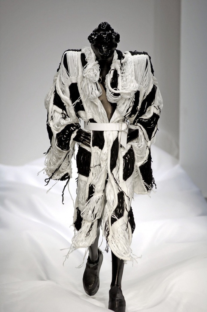 Gareth Pugh: Spring 2007 | Sgustok Design