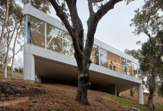 Cupertino Residence is a Single-Story House with a Rooftop Entrance