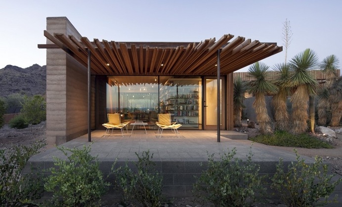 Desert Outpost in Paradise Valley / Jones Studio