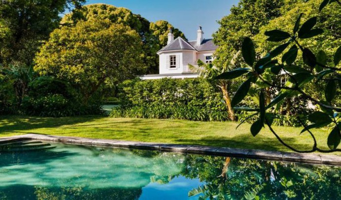 Built in the late 1850s, this beautiful 5 bedroom villa or house with private pool is located minutes walk from Queen St, Woollahra and close to the city. Book with Villa Getaways.
