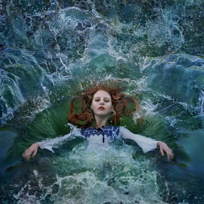 Beautiful and Dreamlike Portrait Photography by Nina Sinitskaya