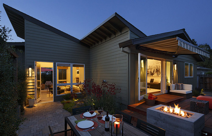 Delightful Modern Cottage Inducing a Warm Family Atmosphere in California #cottage #architecture #modern