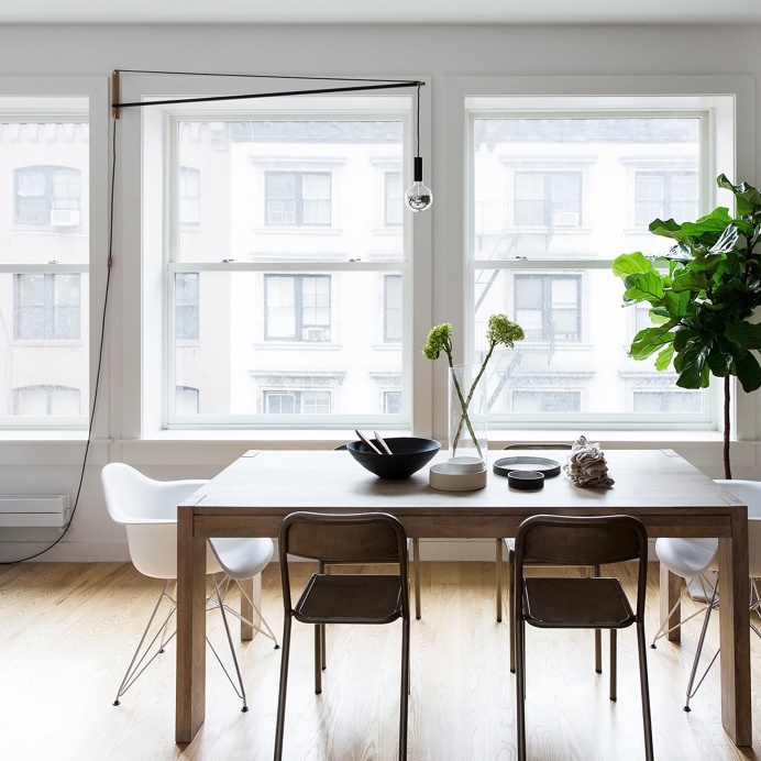 Bright #diningarea with #sashwindows. #midcenturymoderndiningroom #midcenturymodern #sashwindow #woodenfloor #parquetfloor #diningroom