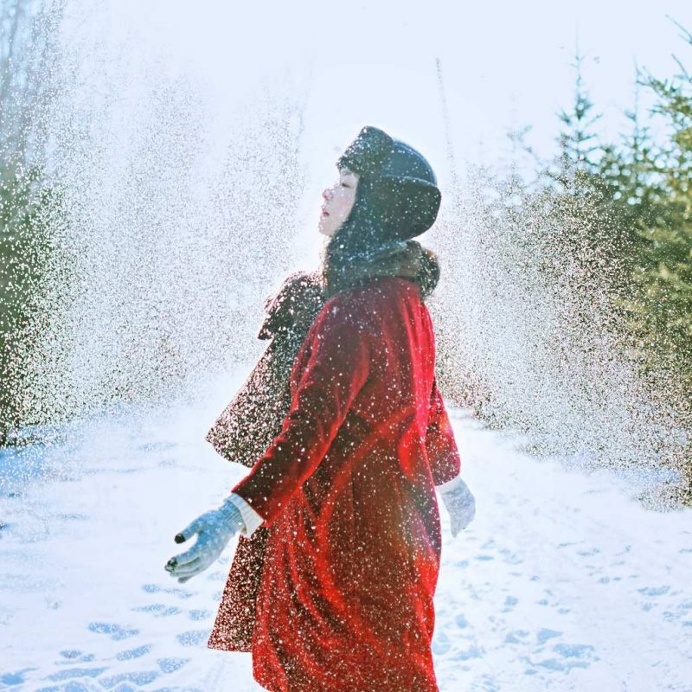 Poetic and Intimate Female Portraits by Emilie Lin