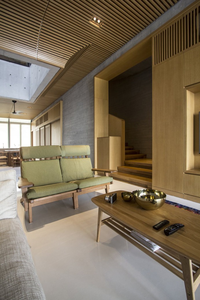 A Simple Terrace House by Pencil Office