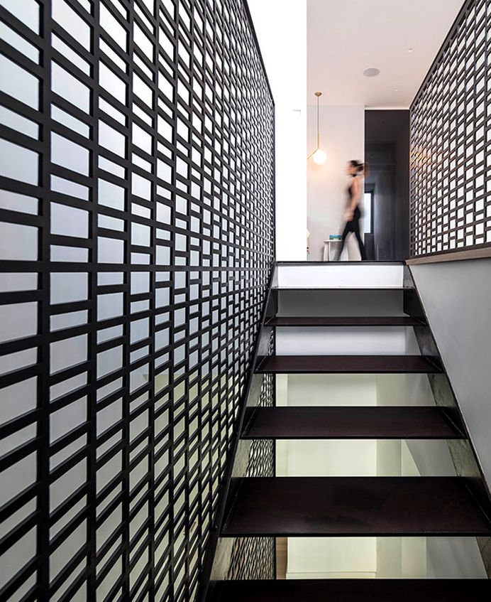 Lattice Patterns Give an Airiness to Pavilion House - InteriorZine