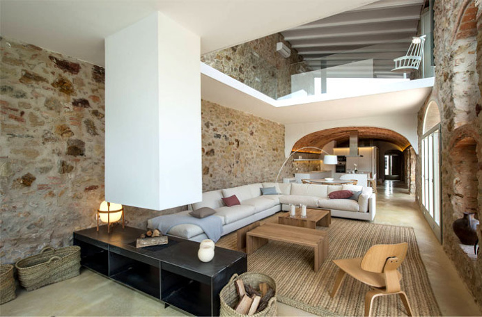 Modern Addition to Historic House by Gloria Duran - InteriorZine
