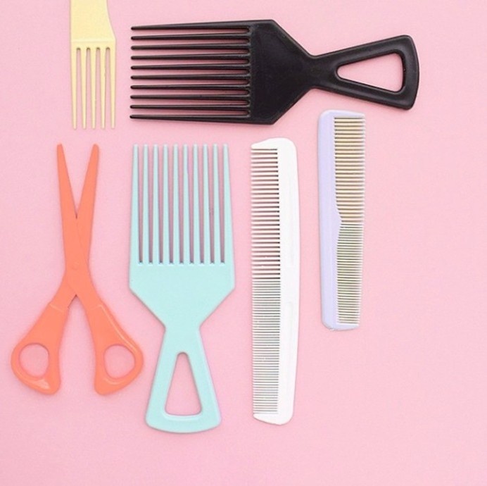 Courtesy of Instagram account @clarenicolson #comb
