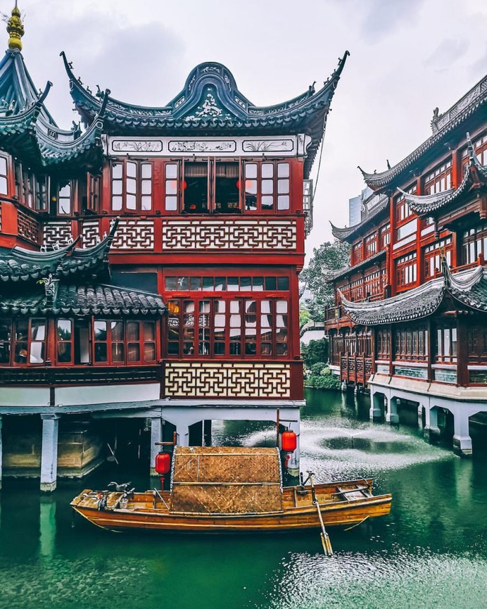 Creative and Colorful Street Photography by Mary Quincy