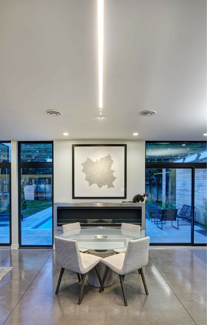 dining room / Neumann Monson Architects
