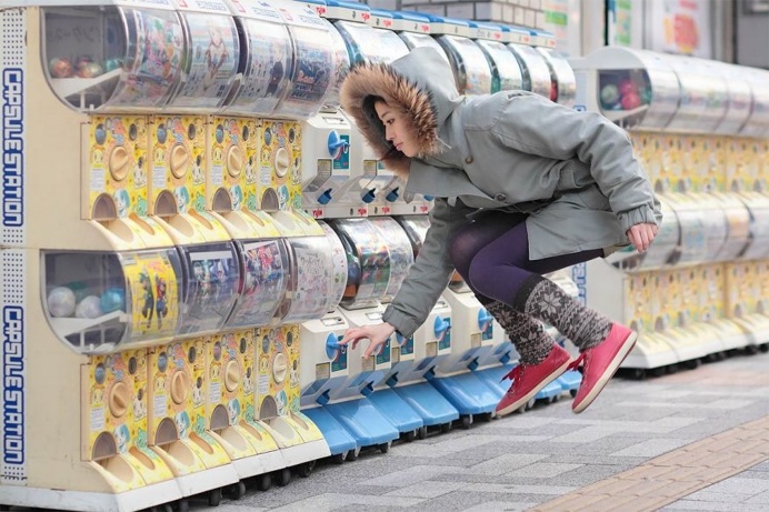 Yowayowa Camera Woman Diary: Levitating Self-Portraits by Natsumi Hayashiara