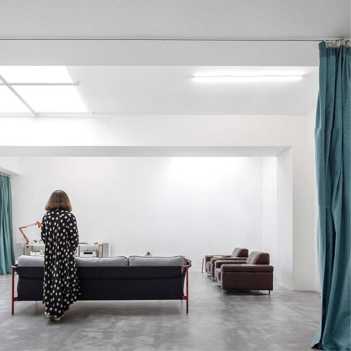 Garage House in Lisbon / Fala Atelier