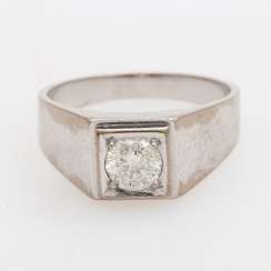 Solitaire men's ring with brilliant