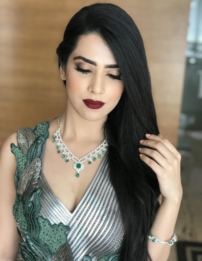Mesmerizing Dark Red bridal lip makeup