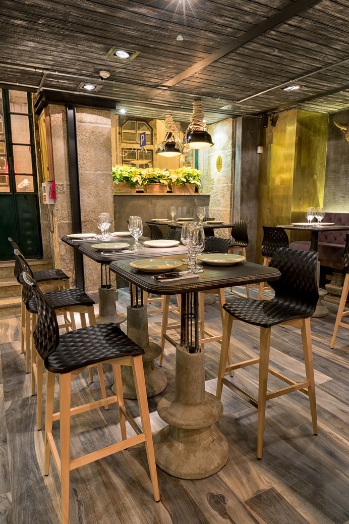Coffee Grill Restaurant in Lisbon / Yaroslav Galant