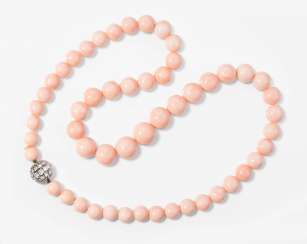 Angel Skin Coral-Diamond-Collier
