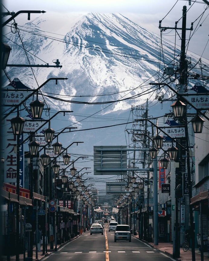 Cinematic and Moody Urban Photography by Limon Fan
